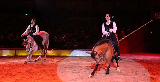 JANA LACEY-KRONE & HANS-LUDWIG SUPPMEIER (Deutschland) überraschen mit einer perfekt gerittenen Doppelten Hohen Schule